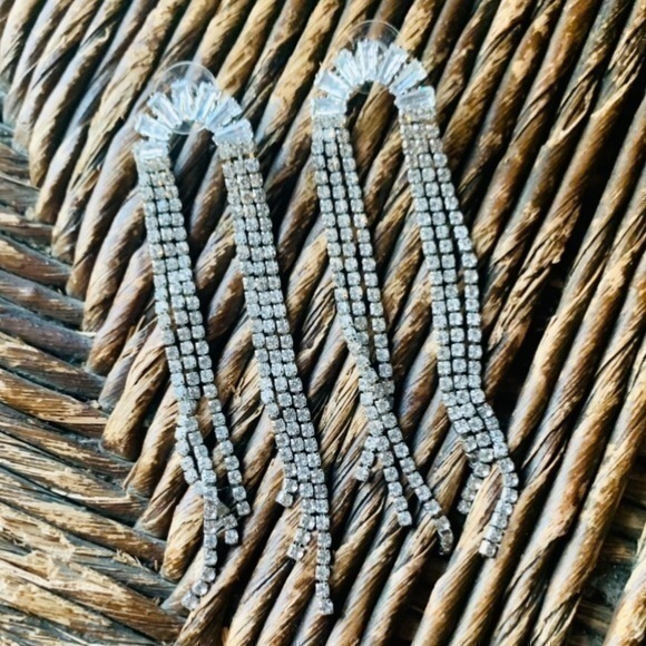 ✨✨Rhinestone Longline Waterfall Earrings ✨ - Picture 1 of 6